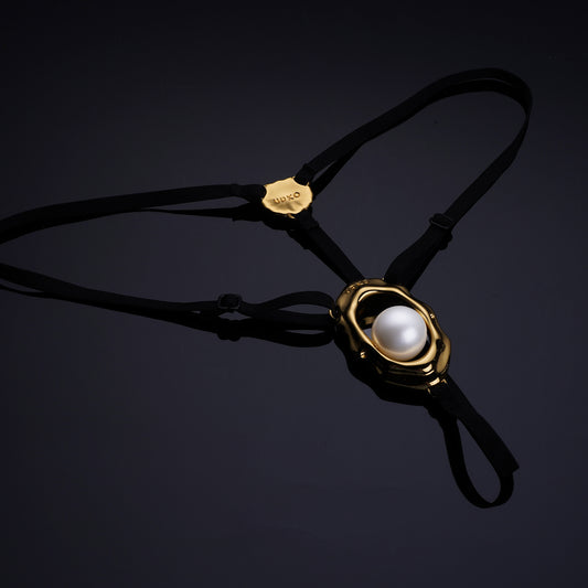 "Moist Eyes" G-string Clitoral Jewellery With Bead Stimulator