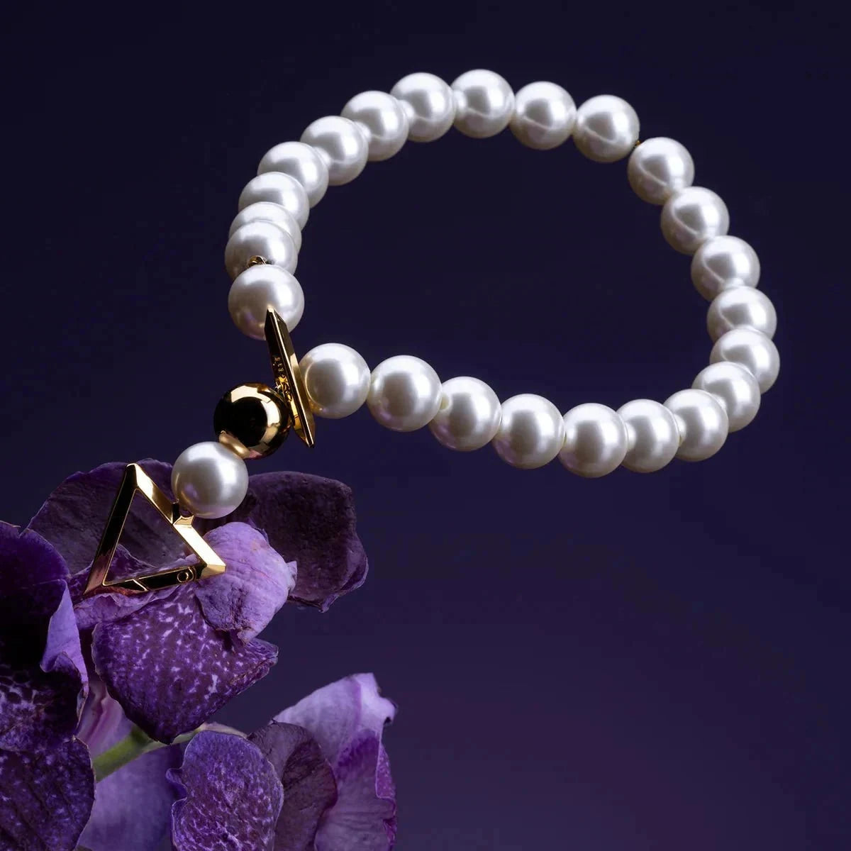 “Moist Eyes” Pearl Necklace/Collar Side view — Marquis de Mayfair